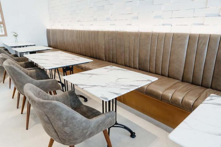 Nous fabriquons des banquettes sur mesure de tous les styles pour les particuliers et surtout les professionnels